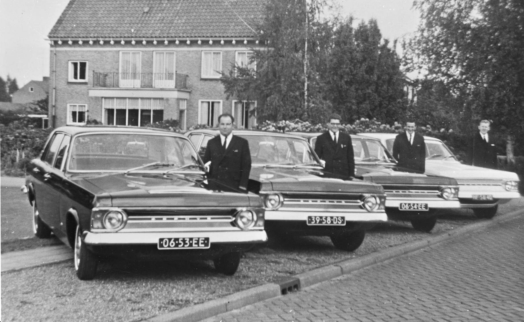 Vier Ford Zephyrs
